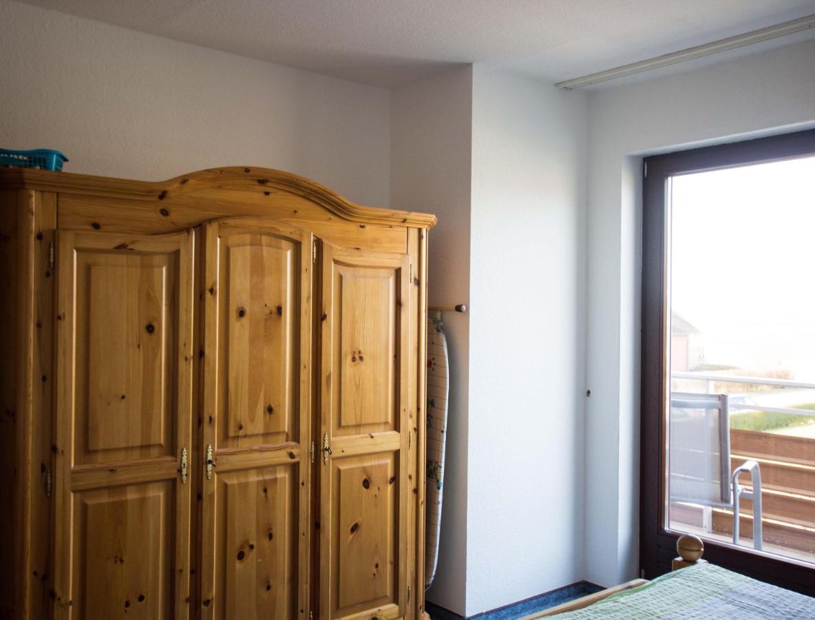 Ferienwohnungen-Neue-Tiefe-Wohnung-Kleiderbuegel Neue Tiefe Fehmarn المظهر الخارجي الصورة