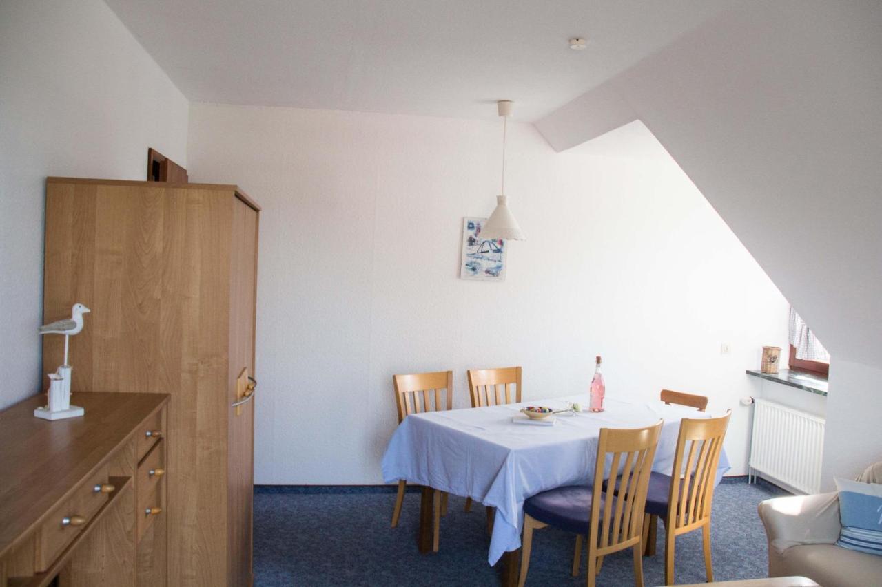 Ferienwohnungen-Neue-Tiefe-Wohnung-Kleiderbuegel Neue Tiefe Fehmarn المظهر الخارجي الصورة